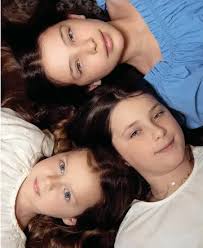 EN PORTADA Brenda Reed de Gutiérrez, Liah, Alina, Mauricio y Marielle