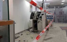 Hier erhalten sie aktuelle angebote für einen dispokredit, einen ratenkredit, ein kostenloses girokonto, eine kostenlose kreditkarte. Bank Automatensprengung Auf Der Bruhler Strasse Radio Koln