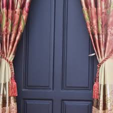 Namun jika anda khawatir cahaya yang masuk akan terlalu besar dan malah memengaruhi interior, maka sebaiknya jendela diberikan penyekat. Mau Rumah Semakin Cantik Ini Dia 10 Rekomendasi Tirai Pintu Yang Akan Mempercantik Dekorasi 2020