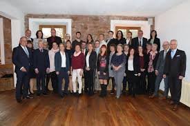 Съкращението bic означава 'бизнес идентификационен код' (наричан преди 'банков идентификационен код'. Vr Bank Main Kinzig Budingen Ehrt Treue Mitarbeiter