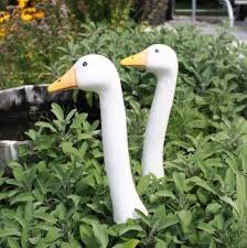Gartenstecker Gansehals 3 Keramik Gansehalse In Weiss Das Original Von Tangoo Amazon De Garten 62 Gartendekoration Keramik Gartenstecker