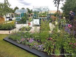 Juliet Sargeant And The Rhs Kitchen Garden Pumpkin Beth Gardens Of The World Hampton Court Flower Show Flower Show