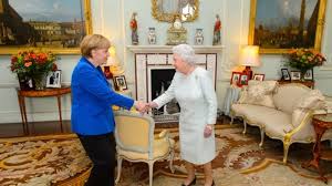 14 фраз в 1 тематике. Merkel Bei Queen Elizabeth Ii Die Kanzlerin Macht Alles Richtig Panorama Stuttgarter Zeitung