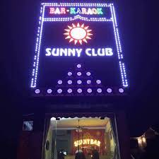Quán bar sunny ở thành phố phúc yên (tỉnh vĩnh phúc) đã ghi nhận vào chiều ngày 8/5, mạng xã hội đồng loạt chia sẻ nhiều clip được cho là ghi lại cảnh ăn chơi ở quán bar sunny vĩnh phúc. Bar Karaoke Sunny Club Photos Facebook