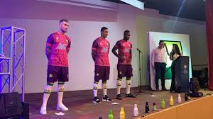 El uniforme titular para la temporada 2015 del atlético bucaramanga se compone de camiseta, pantalón y medias amarillas con detalles verdes. Este Es El Uniforme Que Lucira El Atletico Bucaramanga Vanguardia Com