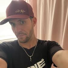 Can a man without money truly make a woman happy in a relationship?