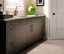 Cabinetland kitchen and beyond is a cabinet store located in schaumburg, il serving chicago. Thermofoil Cabinets In Bar Area Kitchen Craft Cabinetry