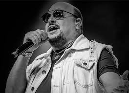 Their sound is often compared to the american band toto. Roupa Nova Lamenta Morte De Paulinho Luzes Do Palco Se Apagaram Quem Quem News