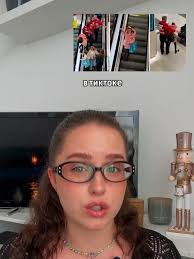 Девочка На Эскалаторе В Одежде Зайчика