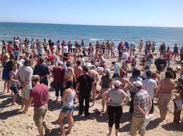Mais c'est aussi aux alentours du village naturiste qu'on trouve de nombreux établissements. Grau D Agde Chasse Aux Oeufs De Paques Sur La Plage Organisee Par L Association Des Commercants Du Grau D Agde Samedi 16 Avril 2016 Herault Tribune