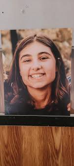 Can you photoshoot my daughter with my mom?