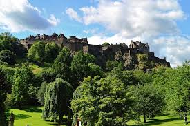 Bekend vanwege het internationale edinburgh festival wat jaarlijks in de zomer wordt georganiseerd. Top 15 Bezienswaardigheden Edinburgh Anwb