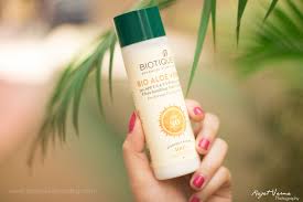 Just make sure to double cleanse or use makeup remover when you wash your face at night because any leftover sunscreen could cause a. Biotique Aloe Vera Sunscreen Spf 30 Uva Uvb For Oily Skin Review The Pink Velvet Blog