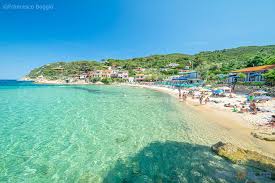 Gli ambienti, sempre soleggiati e luminosi, si alternano ai freschi spazi verdi del nostro parco mediterraneo, dove potrete riposare indisturbati circondati solo dalla pace. Strand Scaglieri In Portoferraio Auf Der Insel Elba