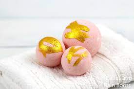 Baking soda, cornstarch, citric acid, grape seed oil, mango butter, cocoa butter, fragrance, rose clay, distilled water, isopropyl alcohol. These Rose Gold Bath Bombs Make Great Gifts