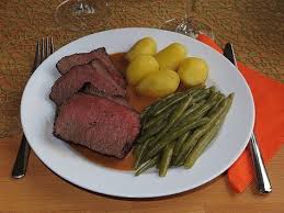 Schulterbraten Vom Galloway Rind Mit Butterbohnen Und Salzkartoffeln Butterbohnen Salzkartoffeln Lebensmittel Essen