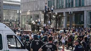 Um 19.00 im laika neukölln (emser straße 131). Berliner Polizei Will Taktik Bei Illegalen Demos Gegen Corona Massnahmen Andern Rbb24
