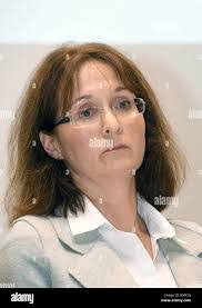 Karmen Davis's Instagram, Twitter & Facebook