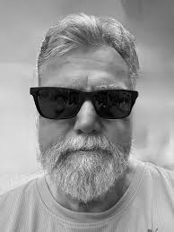 What receiver for 4 ohm speakers with phono stage?