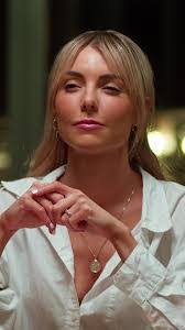 Beth Risk's Instagram, Twitter & Facebook