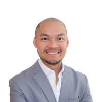 Chris Arriola's Instagram, Twitter & Facebook