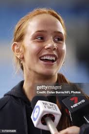 16 Vicki Burns Photos & High Res Pictures