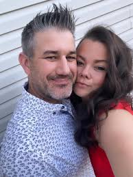 Chicken & Alfredo pasta in a fried burrito 😳😳