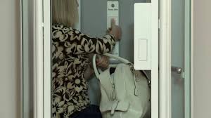 Allerdings gibt es für diesen weg schon mehrere. Lifestyle Lift Aufzug Fur Zuhause Durch Die Decke Lifte Leichtbauliften Youtube