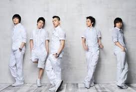 Pin By Tram Pham On Bigbang Bigbang White Outfits White Outfit For Men