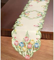 Amazon Com Multicolor Tulips Table Linens Runner Home Kitchen Collections Etc Placemats Patterns Table Linens