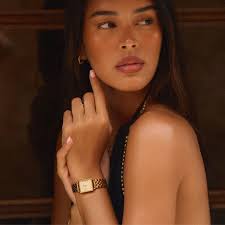 Annie Apple Quaintrelle Square Gold Link Watch