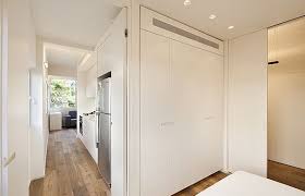 Some country looks are marked by extensive use of white wood paneling and soft floral patterns, muted hues and pops of red, black or pure white accents. Modern Wohnen Und Einrichten Interior Design Bei Styl In Rooms