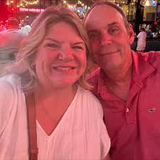 Who can help with a big garage sale in Texarkana?