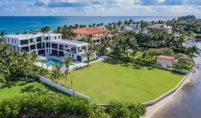 Sylvester stallone quiere vender su mansión de vacaciones en california, algo que lleva intentando hacer desde 2011, un año después de adquirir esta villa, llamada la quinta, sita en el madison club. Couple Who Sold Palm Beach House To Sylvester Stallone Pay 38 9 Million For Estate