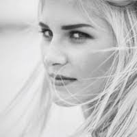 Lisa Weingartner's Instagram, Twitter & Facebook