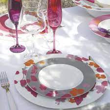 Well you're in luck, because here they come. Assiette Gourmet A Fleurs En Porcelanie Vaisselle Chic Et Tendance