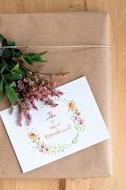 Freundschaft ist etwas wunderbares und kann das leben sie können zum insider oder zur tradition in eurer freundschaft werden und sie eignen sich wunderbar für eine karte. Postkarte Du Bist Einfach Wundervoll Blumen Karte Etsy Geburtstagskarte Geburtstagskarten Diy Karten Fur Freund