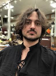 So in the past few days we've had to extremely dull observations. First,  around 50% of the people have their left thumb