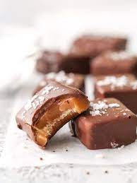 These Homemade Chewy Caramels Covered In Chocolate And Sprinkled With Sea Salt Are A Luxurious Treat That Are Surpris Chocolate Soft Caramel Chocolate Caramels