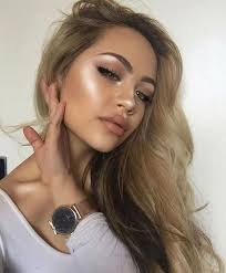 Friends We Are Living In The Golden Age Of Iridescent Highlighters They Come In Every Texture Imaginable Jelli Hair Makeup Beauty Makeup Highlighter Makeup