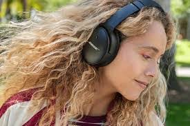 Phoebe Courtney's Instagram, Twitter & Facebook