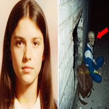 Chica desapareció en 1976; 30 años después, un albañil descubre esto… José  Carlos Méndez limpó el sudor de la frente con el dorso de la mano. El calor  de marzo en San