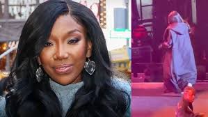 Monica RESPONDS After Brandy Walks Off Stage During The Boy Is Mine Tour  Leaving Her To Finish Alone