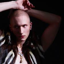 aUSTY LEE Art Jewellery