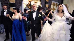 Doua inimi care bat cristi banateanu. Cristian Banateanu Doua Inimi Care Bat Live Nou Hora Youtube