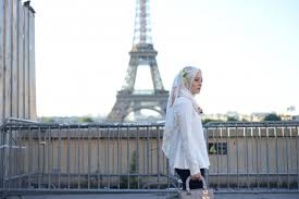 Berdasarkan penulisan vivy yang diterbitkan dalam satu kolum di. The Business Of Fashion Going Places By Malaysia Airlines