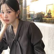 Molly cotton U-neck blouse