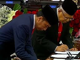 Pas foto menjadi kelengkapan berkas yang penting dan mutlak. Ini Dia Sang Fotografer Di Balik Foto Resmi Jokowi Amin