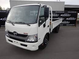When we tested the hino 300 series 4x4 in 2019, fitted with an unladen tray body, we saw fuel economy figures of 17.0l/100km. Hino 300 Simple Cab Cargo 2wd 4 0l Diesel Manual