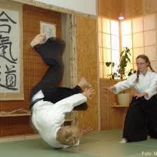 Aikido training requires the student to squarely face conflict, not to run away from it. Aikido Tsv Schmiden Wo Zukunft Tradition Hat